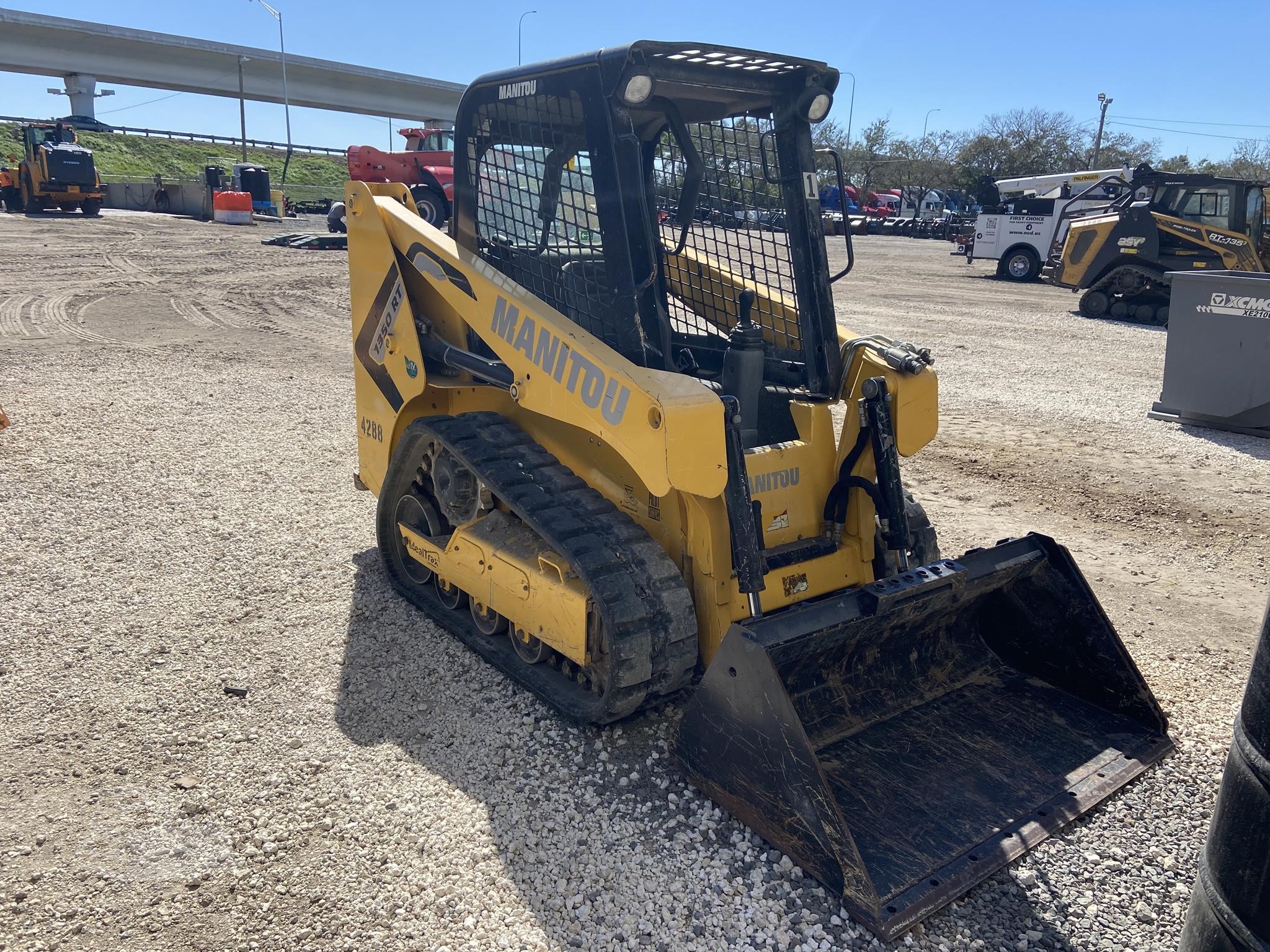 2022 MANITOU 1350RT Track Skid Steer - photo 2