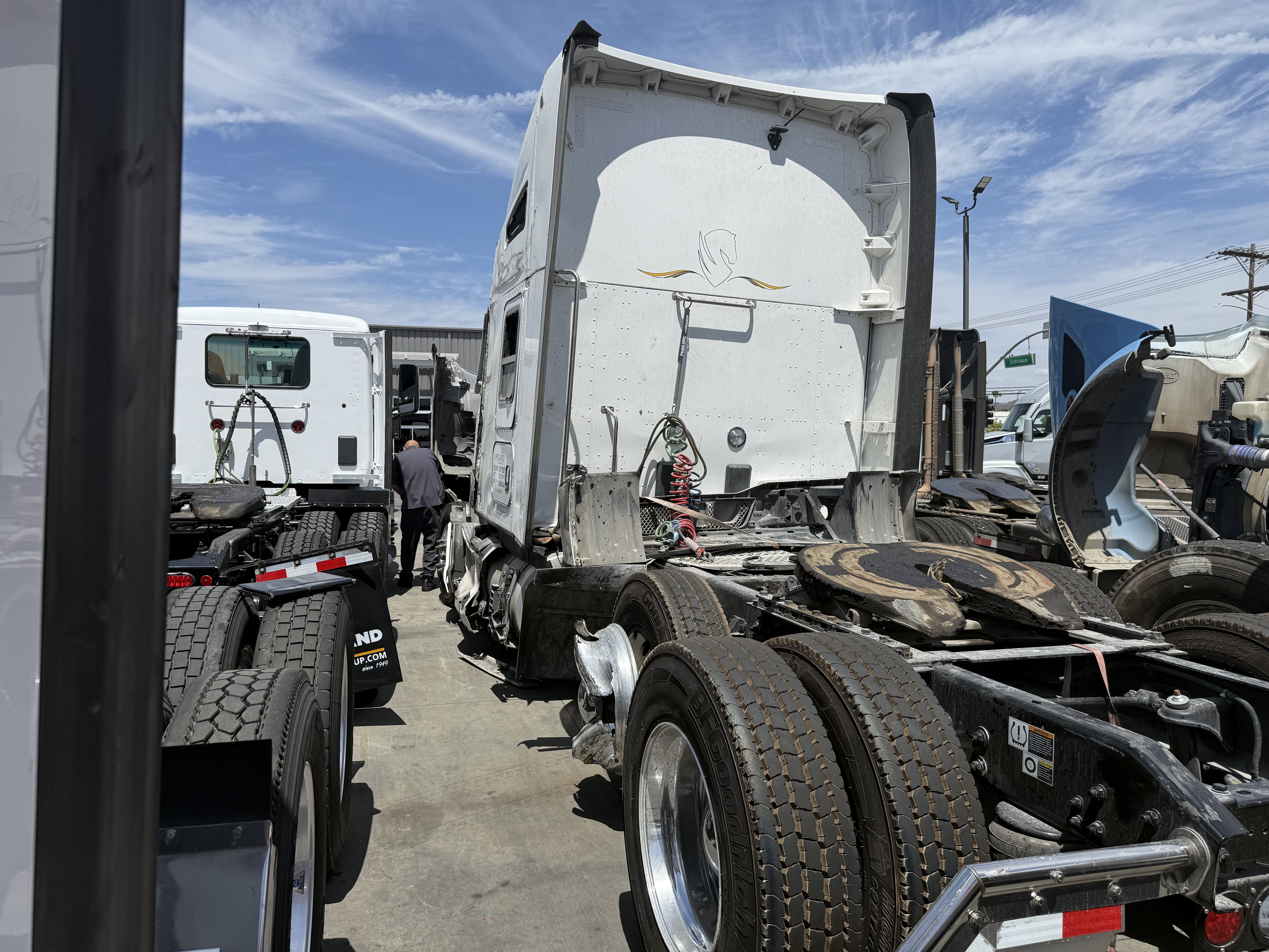 2025 Kenworth T680 - photo 6