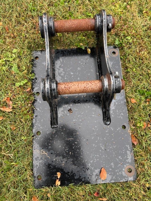 CAT 305 & 306 Mini Excavator Attachment Bracket