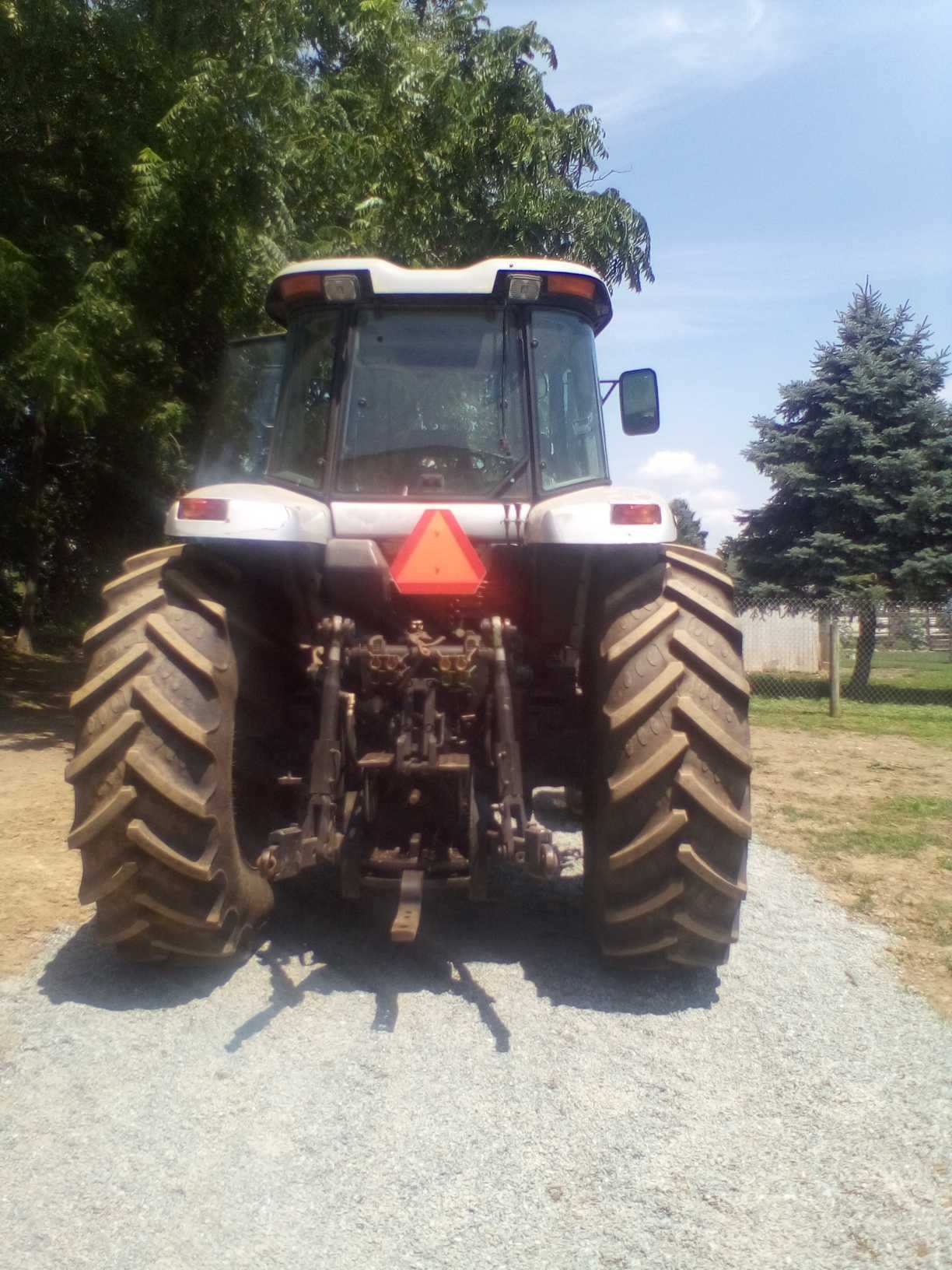 1998 White 8410 - photo 3