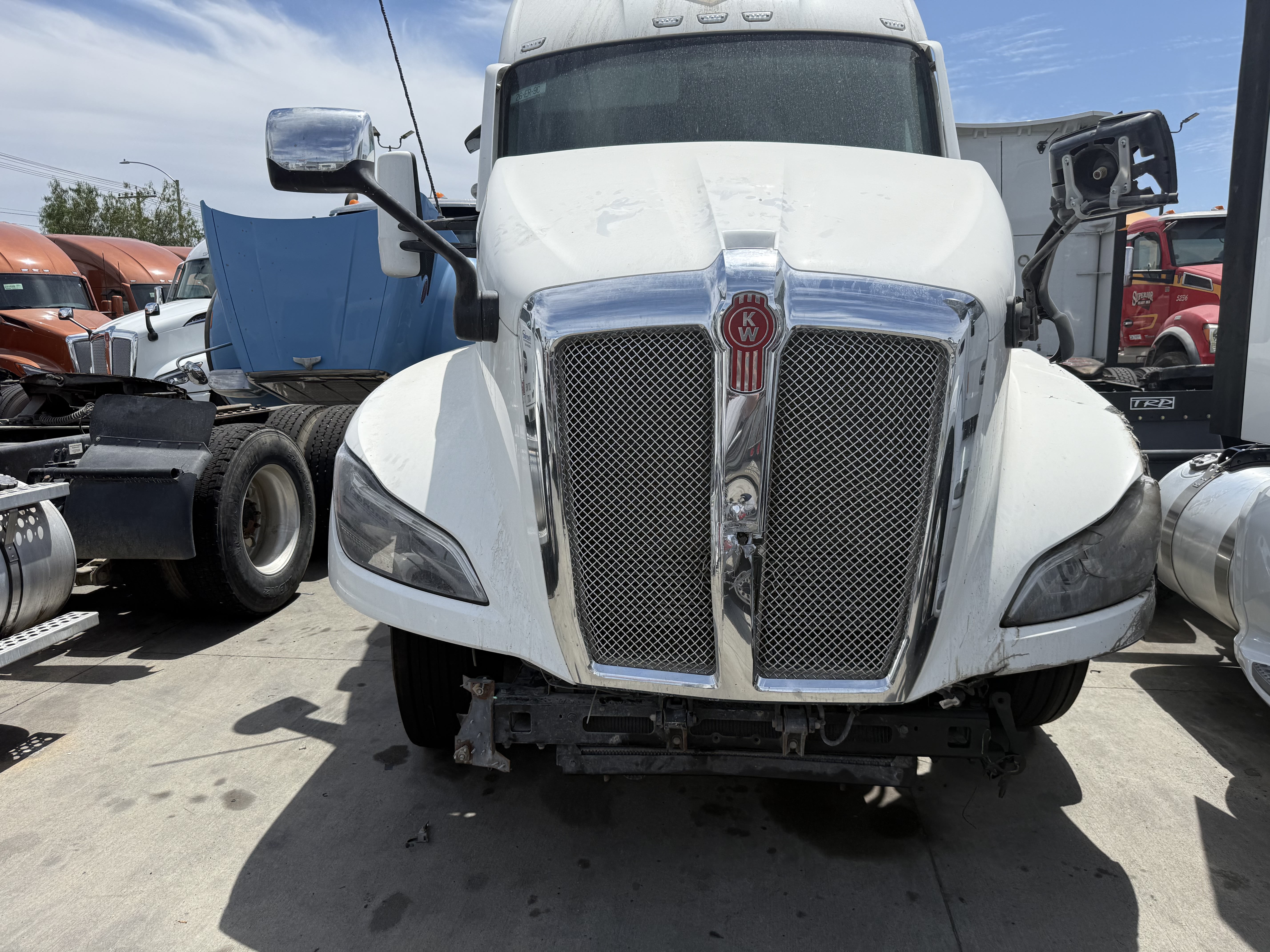 2025 Kenworth T680 - photo 2