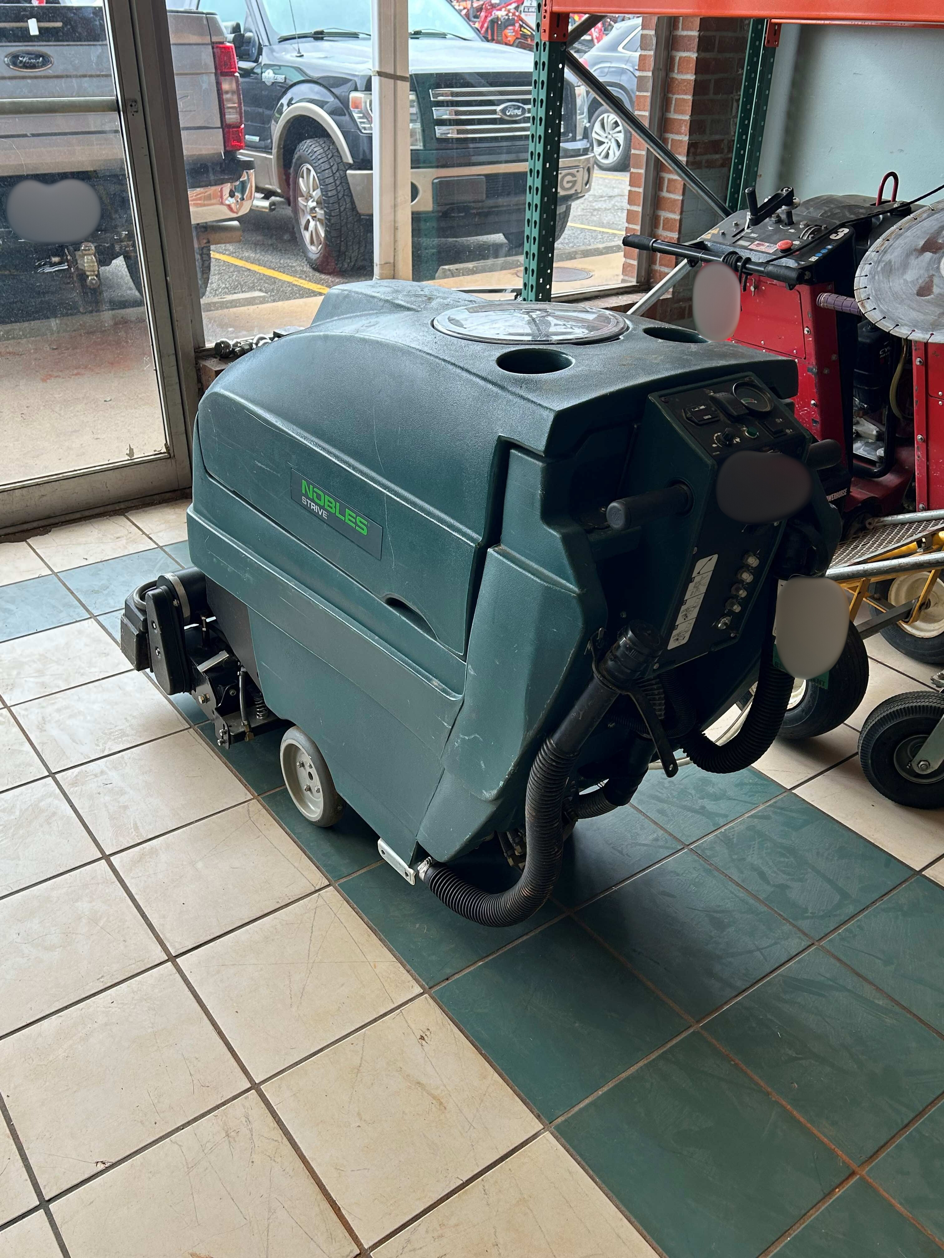 Nobles Strive Commercial Carpet Cleaner - photo 3