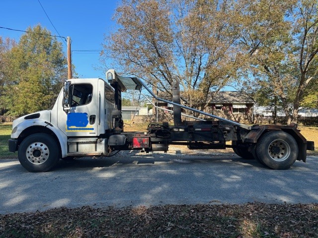 2006 Freightliner M2 Business Class Dumpster Truck - photo 4